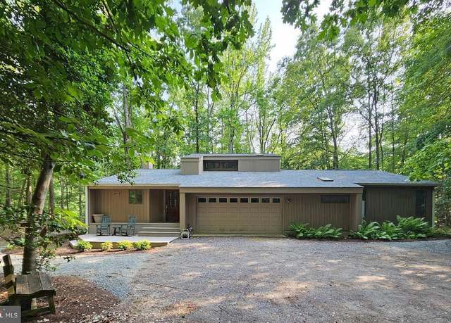 Property at 16130 Brickhouse Rd, King George, VA 22485, 3 beds, 3.5 baths