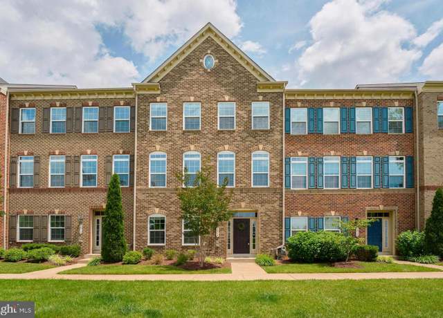 Property at 7916 Culloden Crest Ln, Gainesville, VA 20155, 4 beds, 3.5 baths