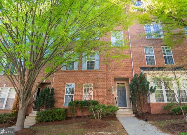 Property at 2671 Sheffield Hill Way, Woodbridge, VA 22191, 2 beds, 2.5 baths