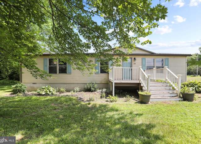 Property at 19 Regency Dr, Falling Waters, WV 25419, 3 beds, 2 baths
