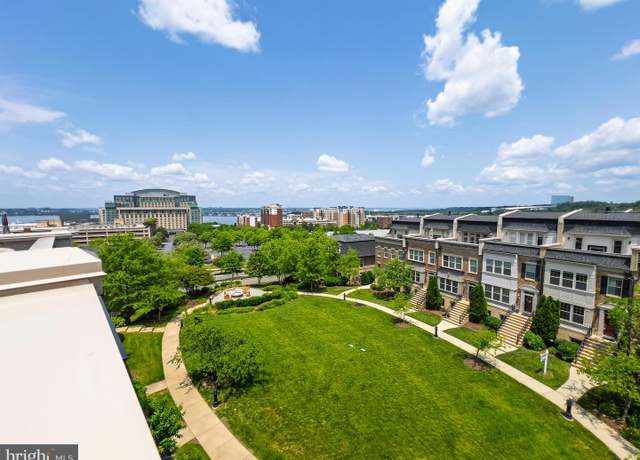 Property at 510 Overlook Park Dr #32, Oxon Hill, MD 20745, 4 beds, 4.5 baths