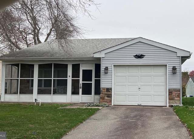Property at 7 Buckingham Dr, Southampton, NJ 08088, 2 beds, 2 baths
