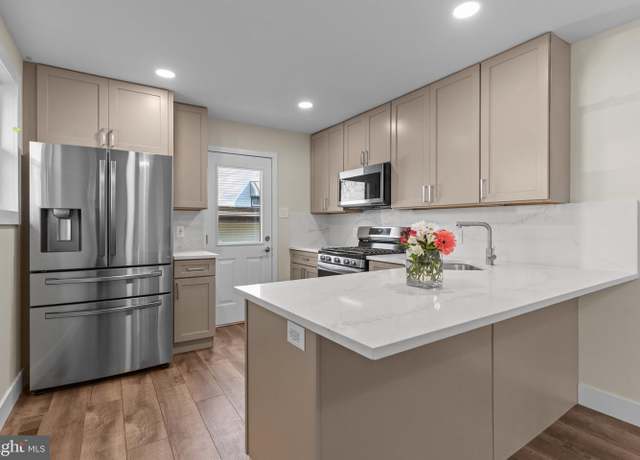 Property at 686 Spruce Rd, Warminster, PA 18974, 4 beds, 2.5 baths