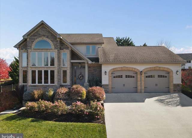 Property at 736 Cresson Dr, Chambersburg, PA 17202, 4 beds, 3.5 baths