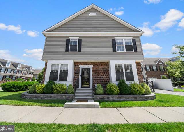 Property at 2124 W Reserve Dr, Philadelphia, PA 19145, 2 beds, 2.5 baths