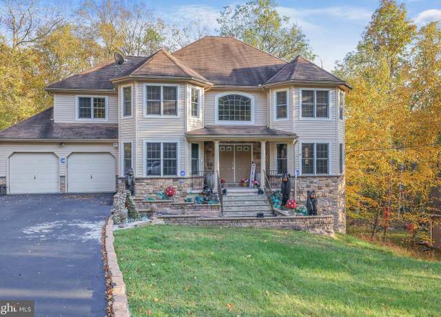 Property at 131 Canterbury Rd, Bushkill, PA 18324, 4 beds, 2.5 baths