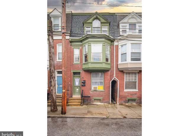 Property at 688 E Philadelphia St, York, PA 17403, 4 beds, 2 baths