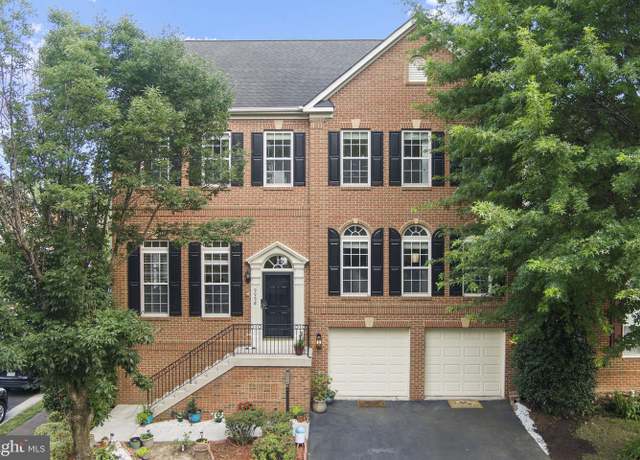 Property at 9958 E Hill Dr, Lorton, VA 22079, 4 beds, 4 baths