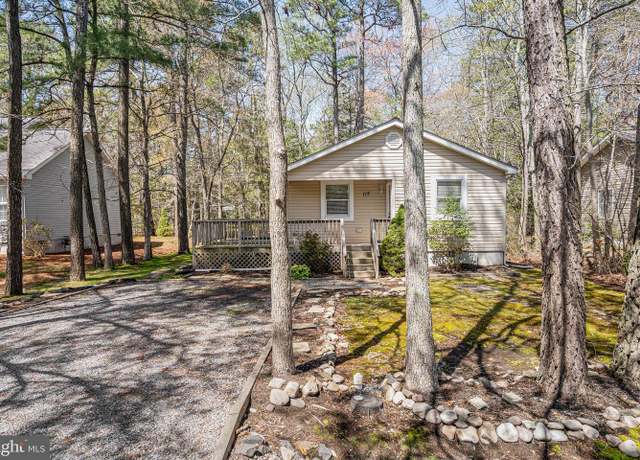 Property at 117 Seafarer Ln, Ocean Pines, MD 21811, 3 beds, 2 baths