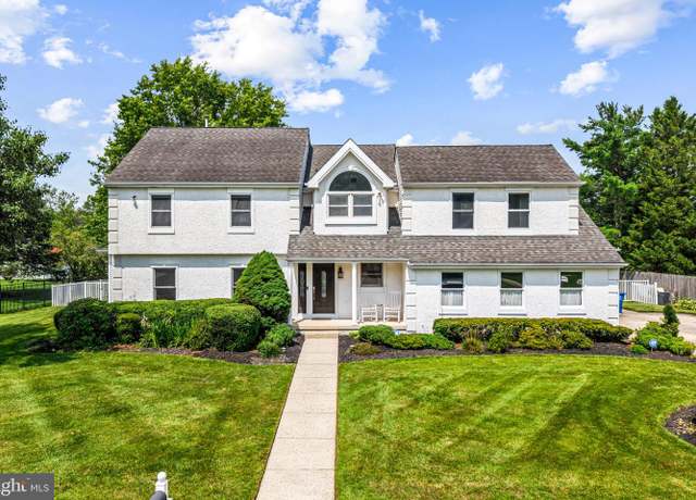 Property at 20 Horseshoe Dr, Mount Laurel, NJ 08054, 5 beds, 3.5 baths