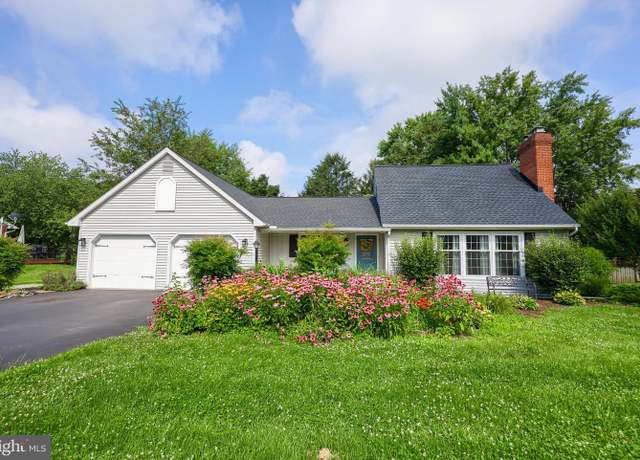 Property at 26 Green Acre Rd, Lititz, PA 17543, 3 beds, 2 baths