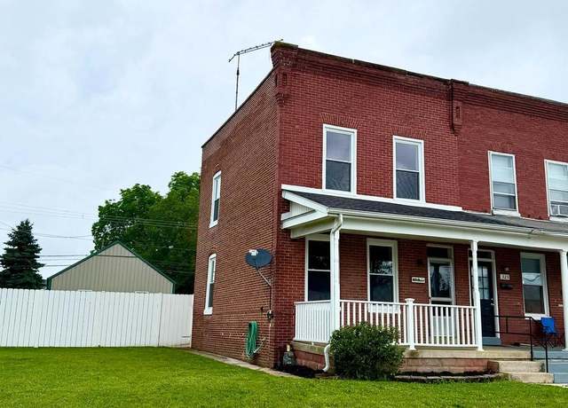 Property at 325 Pine St, Hanover, PA 17331, 3 beds, 1.5 baths