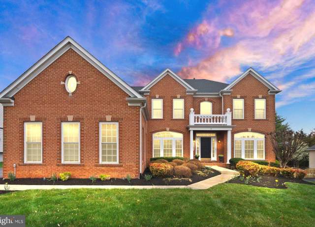 Property at 25695 Donerails Chase Dr, Chantilly, VA 20152, 5 beds, 4.5 baths