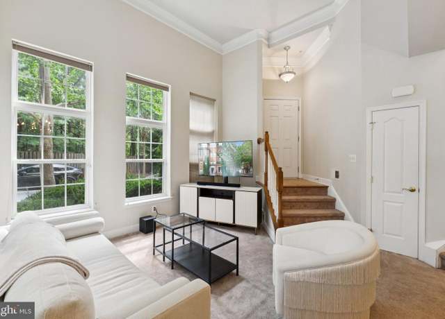 Property at 19419 Dover Cliffs Cir #19419, Germantown, MD 20874, 2 beds, 2.5 baths