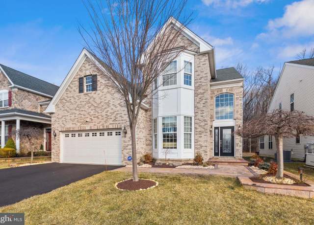 Property at 20 Bellingham Dr, Kendall Park, NJ 08824, 4 beds, 3 baths