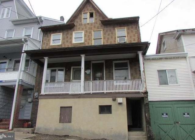 Property at 904 E Chestnut St, Shamokin, PA 17872, 4 beds, 1 bath