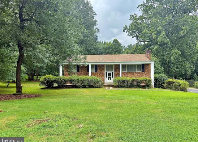 Property at 11328 Vale Rd, Oakton, VA 22124, 5 beds, 3 baths