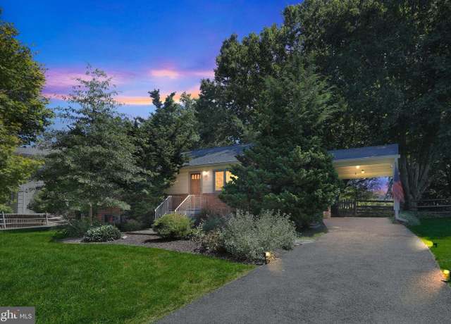 Property at 431 Creek Crossing Rd NE, Vienna, VA 22180, 3 beds, 3 baths