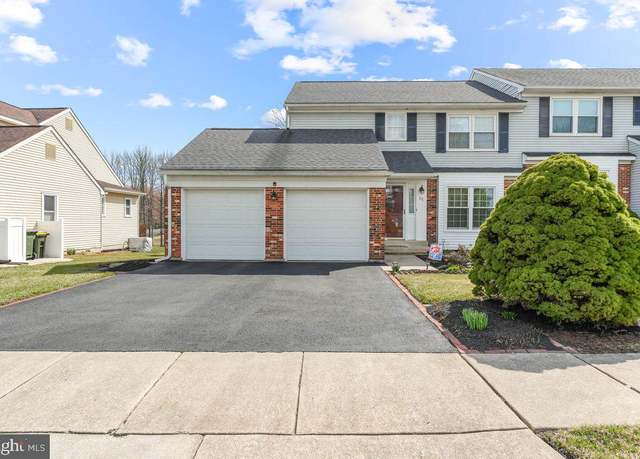 Property at 25 Green Meadow Ct, Newark, DE 19711, 3 beds, 2.5 baths