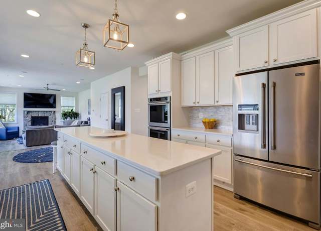 Property at 818 Quatar St, Fort Washington, MD 20744, 4 beds, 3.5 baths