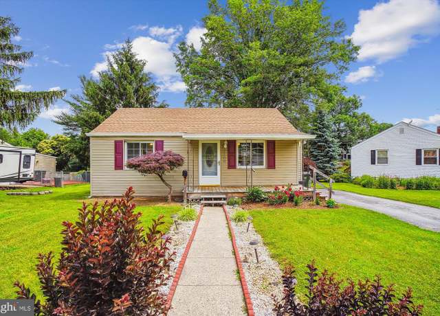 Property at 1100 Sunnyside Dr, Hagerstown, MD 21742, 3 beds, 1.5 baths