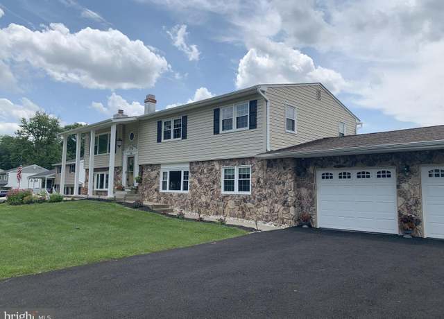 Property at 236 Brendwood Dr, Langhorne, PA 19047, 5 beds, 4 baths