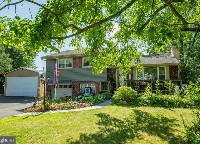 Property at 3 Haycock Dr, Kintnersville, PA 18930, 3 beds, 1.5 baths