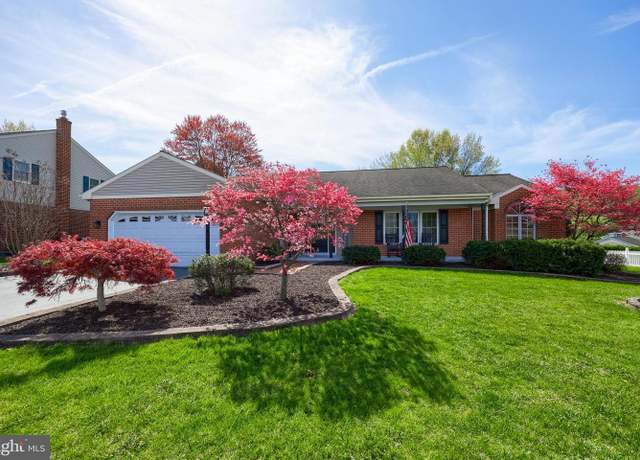 Property at 55 Horseshoe Dr, Ephrata, PA 17522, 3 beds, 2.5 baths