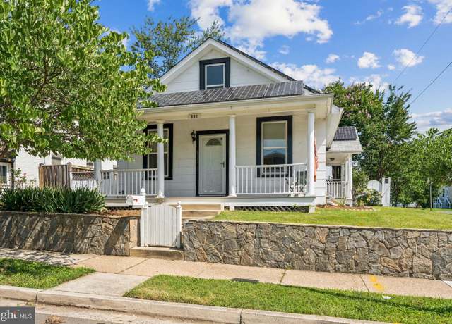 Property at 801 20th St S, Arlington, VA 22202, 3 beds, 3 baths