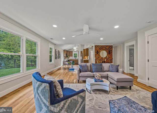Property at 5861 Vine Ln, Linden, VA 22642, 3 beds, 2 baths