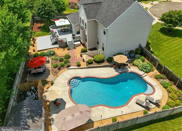 Property at 235 Fox Chase St, Warrenton, VA 20186, 4 beds, 4.5 baths