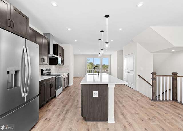 Property at 4151 Mountjoy Way, Dumfries, VA 22026, 4 beds, 3.5 baths