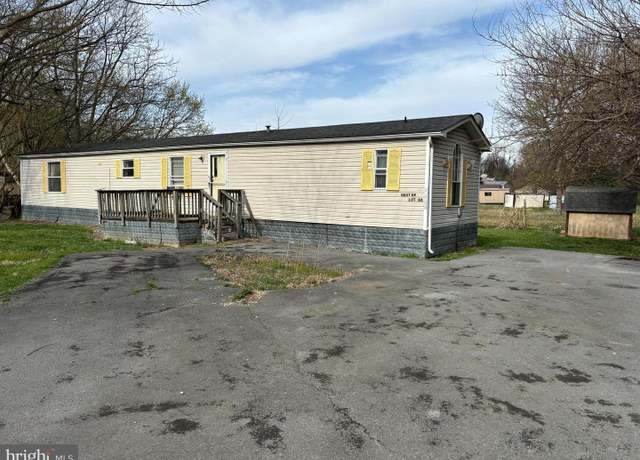 Property at 131 Hunt Dr, Kearneysville, WV 25430, 3 beds, 2 baths