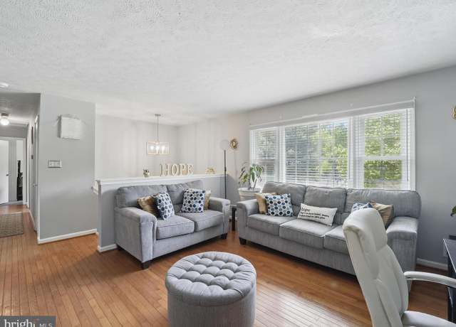 Property at 12012 Birchview Dr, Clinton, MD 20735, 4 beds, 3 baths