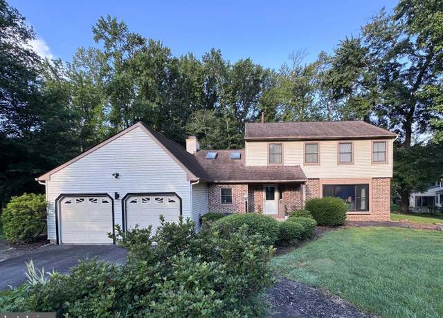 Property at 16 Greentree Dr, Burlington, NJ 08016, 3 beds, 2.5 baths
