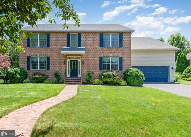 Property at 3 Baird Ct, Carlisle, PA 17013, 4 beds, 2.5 baths