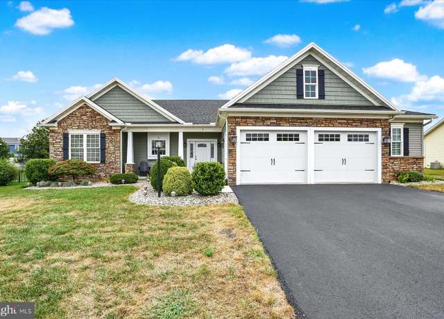 Property at 6 Netherby Ln, Carlisle, PA 17015, 3 beds, 2 baths