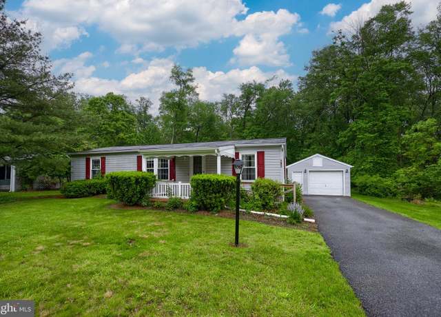 Property at 109 Maple Ave, Manheim, PA 17545, 3 beds, 2 baths