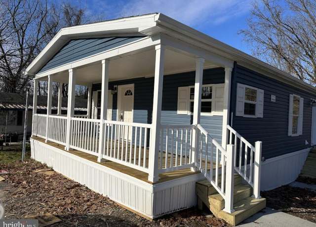 Property at 31 Maggie Cir, York, PA 17406, 3 beds, 2 baths