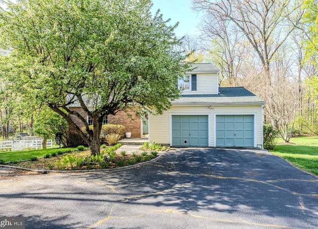 Property at 1838 Clovermeadow Dr, Vienna, VA 22182, 4 beds, 3.5 baths