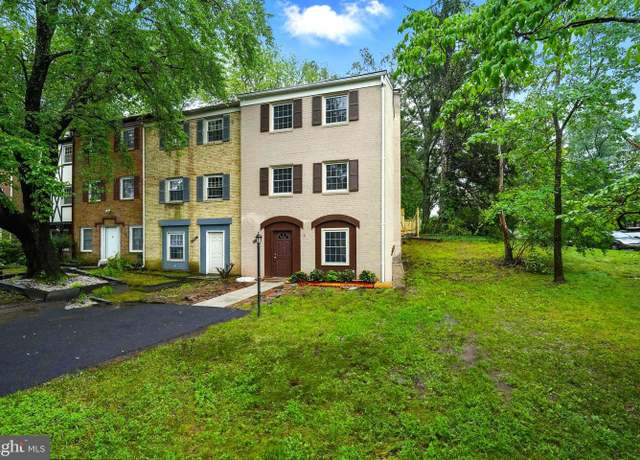 Property at 14839 Hoxton Sq, Centreville, VA 20120, 3 beds, 3.5 baths