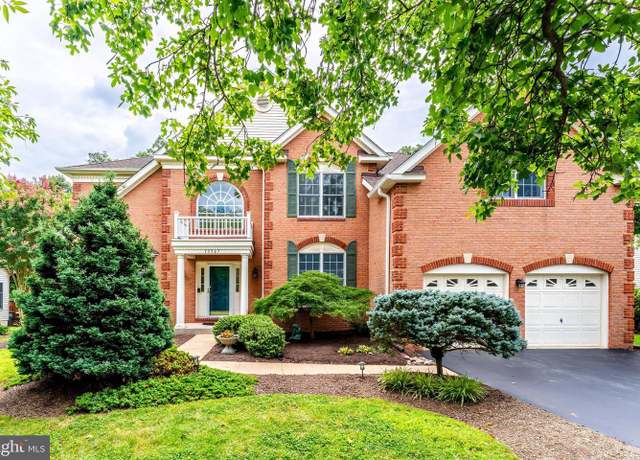 Property at 13567 Northbourne Dr, Centreville, VA 20120, 4 beds, 4.5 baths