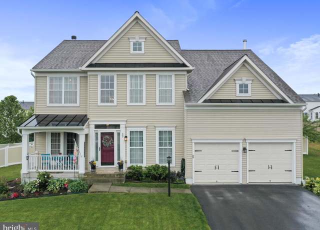 Property at 92 Inspiration Dr, Kearneysville, WV 25430, 6 beds, 3.5 baths