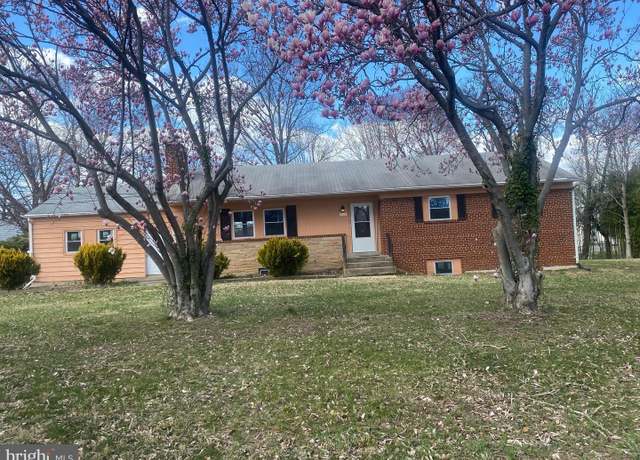 Property at 8916 Briarcroft Ln, Laurel, MD 20708, 6 beds, 3 baths
