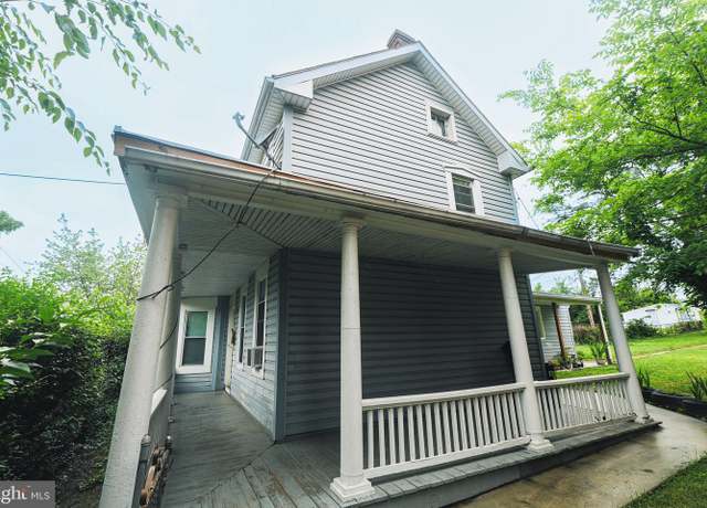 Property at 738 W Washington St, Hagerstown, MD 21740, 5 beds, 1.5 baths