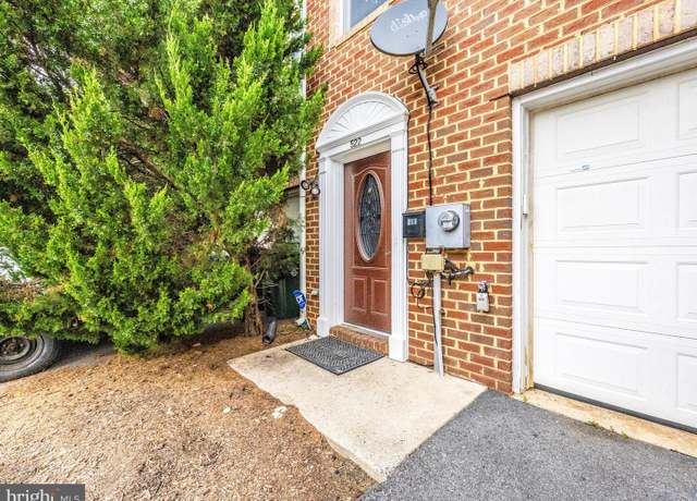 Property at 522 Papa Ct, Hagerstown, MD 21740, 4 beds, 2.5 baths