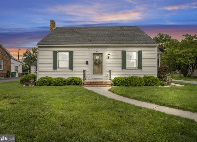 Property at 451 C St, Carlisle, PA 17013, 3 beds, 1.5 baths