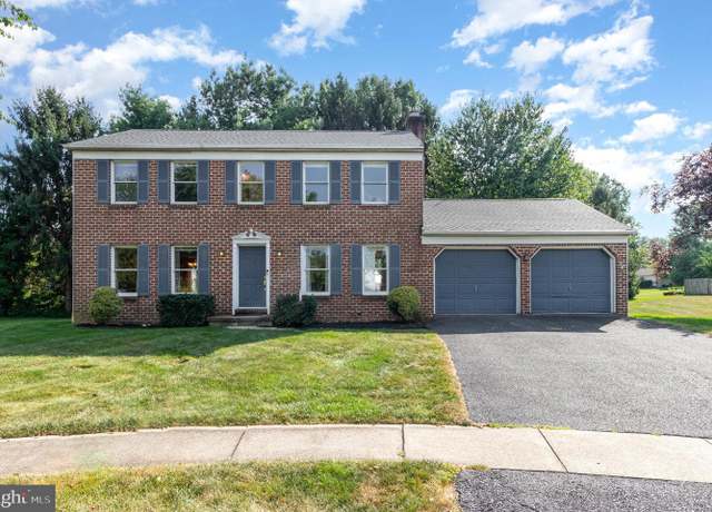 Property at 989 Kings Way W, Hummelstown, PA 17036, 4 beds, 2.5 baths