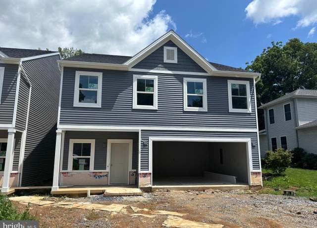 Property at 1033 Dianne Dr, Waynesboro, PA 17268, 4 beds, 2.5 baths