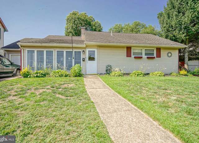 Property at 8 Rose Ave, Maple Shade, NJ 08052, 3 beds, 1 bath